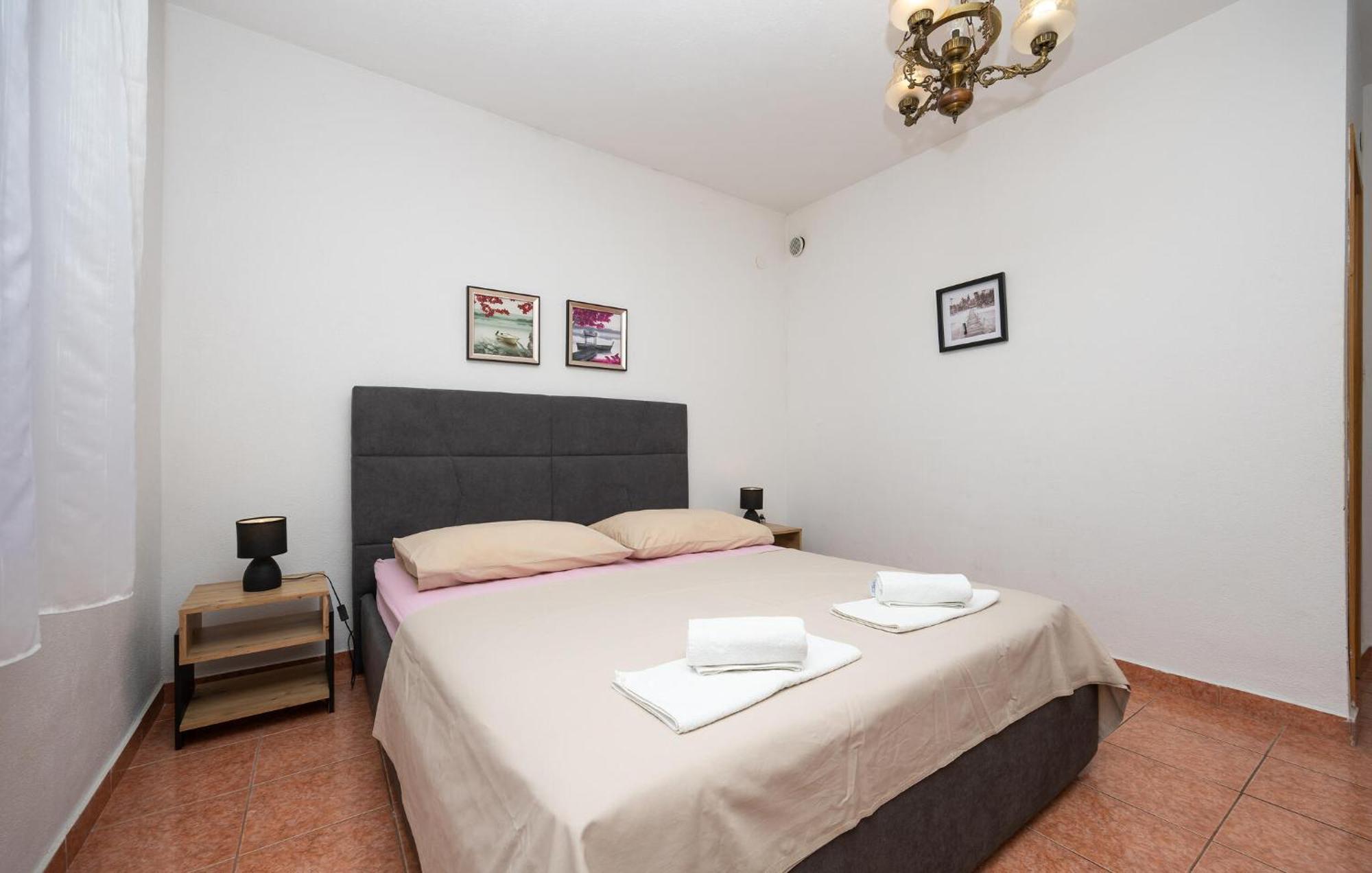 3 Bedroom Gorgeous Apartment In トロギール エクステリア 写真