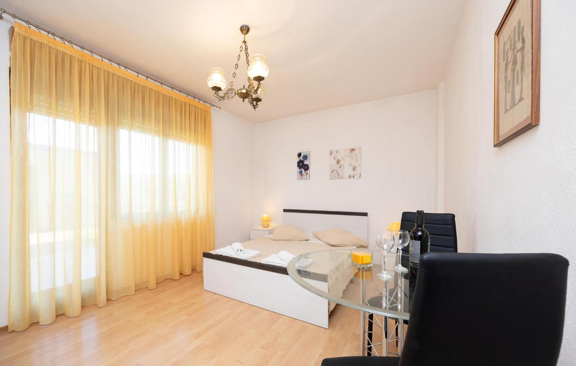 3 Bedroom Gorgeous Apartment In トロギール エクステリア 写真